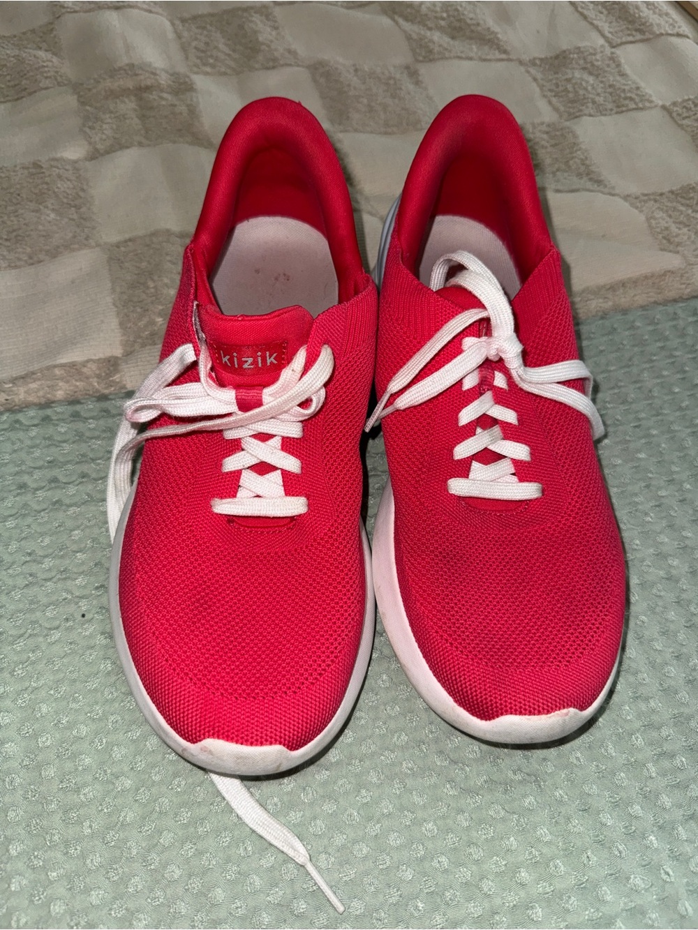 Kizik Athens Hands-Free Slip-On Sneakers Watermelon Red Women 9 Men 7.5 J2FC